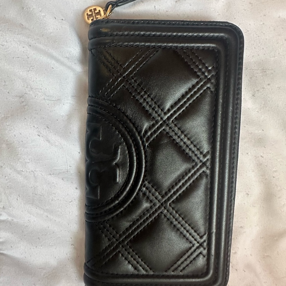 Tory Burch Black Quilted Wallet Fleming soft matte black New w/o tag